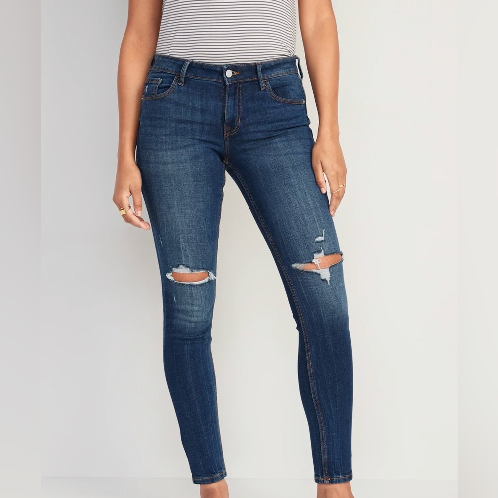 Women’s Old Navy skinny distressed mid rise rockstar jeans size 2
